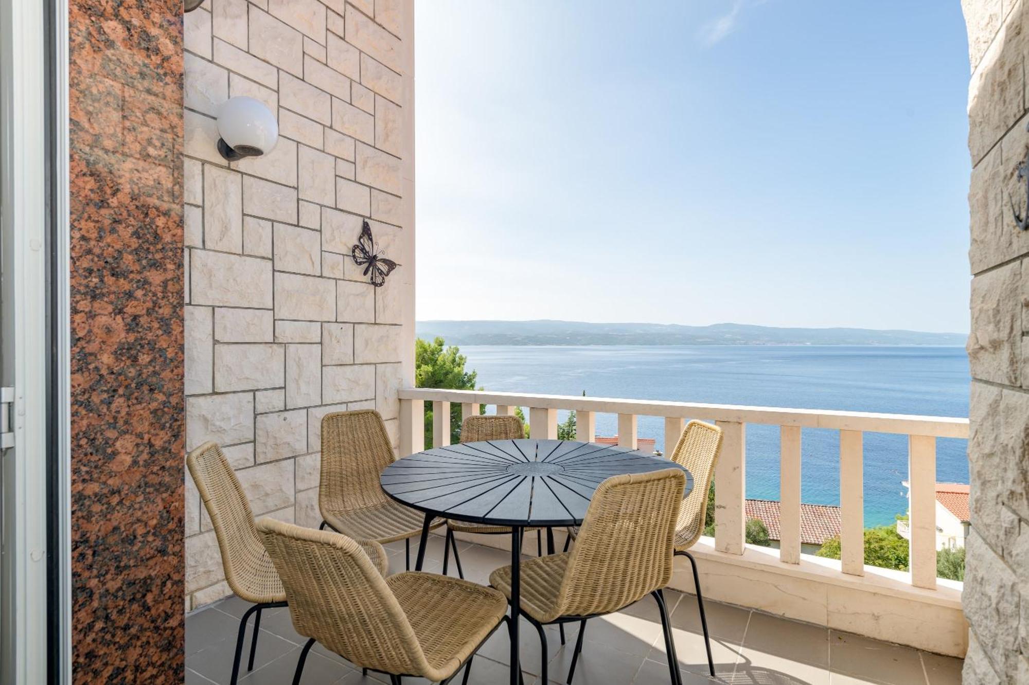 Apartments With Pool Vrdoljak Omis Phòng bức ảnh