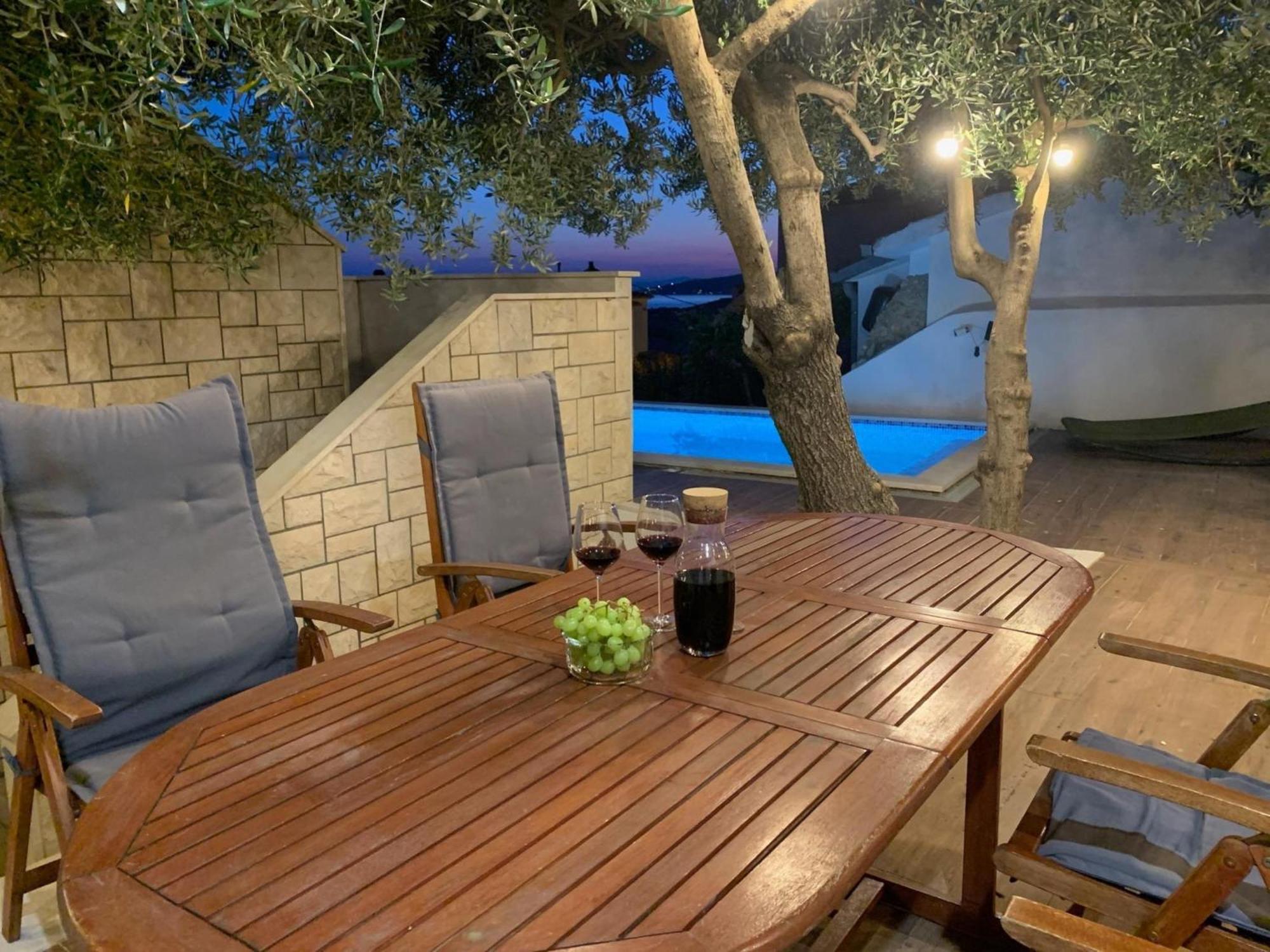 Apartments With Pool Vrdoljak Omis Phòng bức ảnh