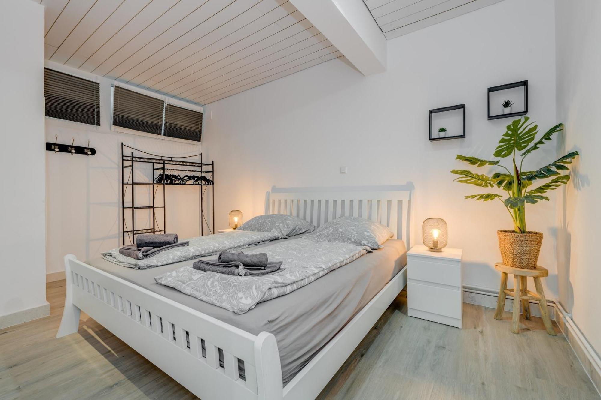 Apartments With Pool Vrdoljak Omis Phòng bức ảnh