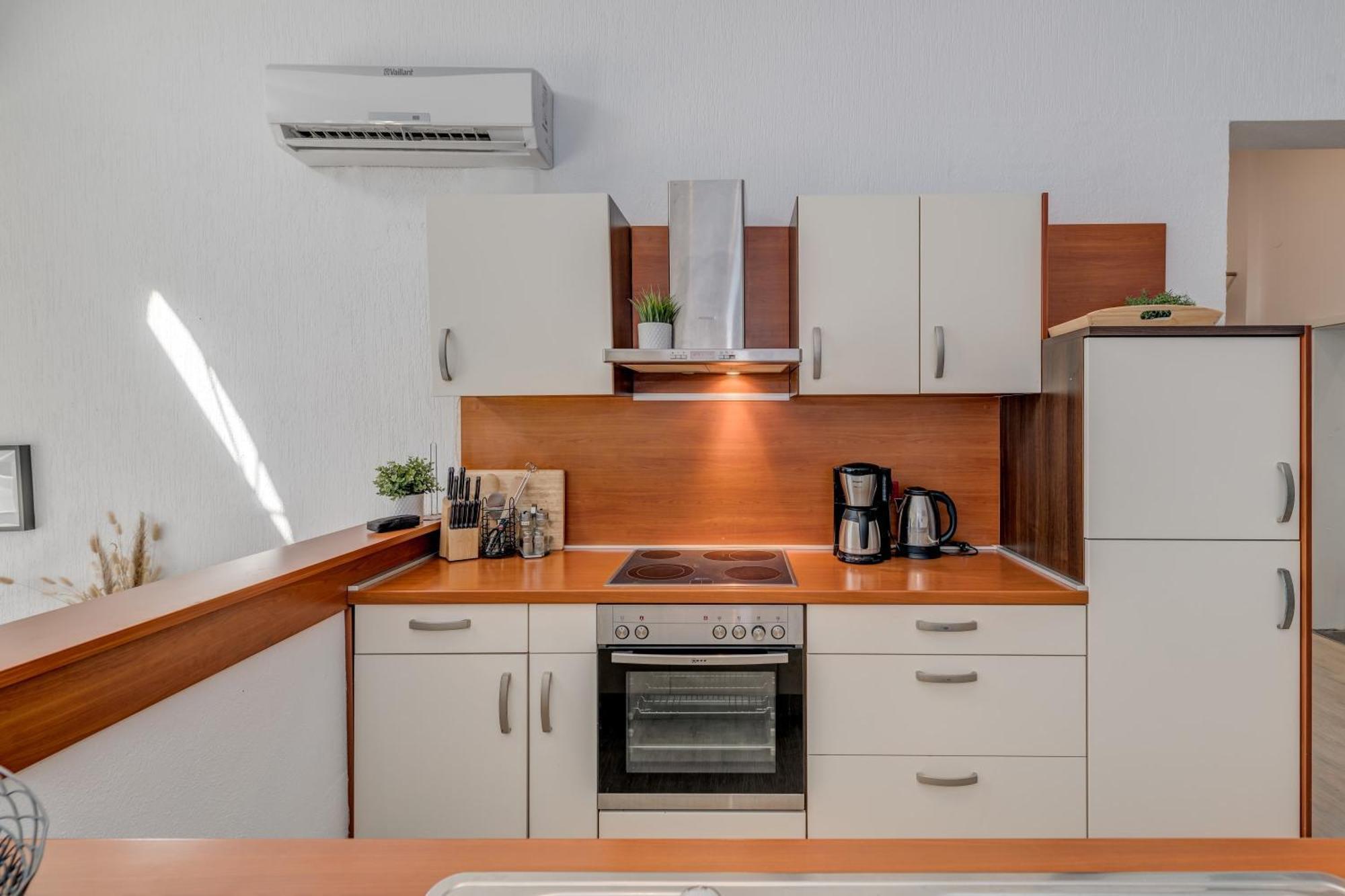 Apartments With Pool Vrdoljak Omis Phòng bức ảnh