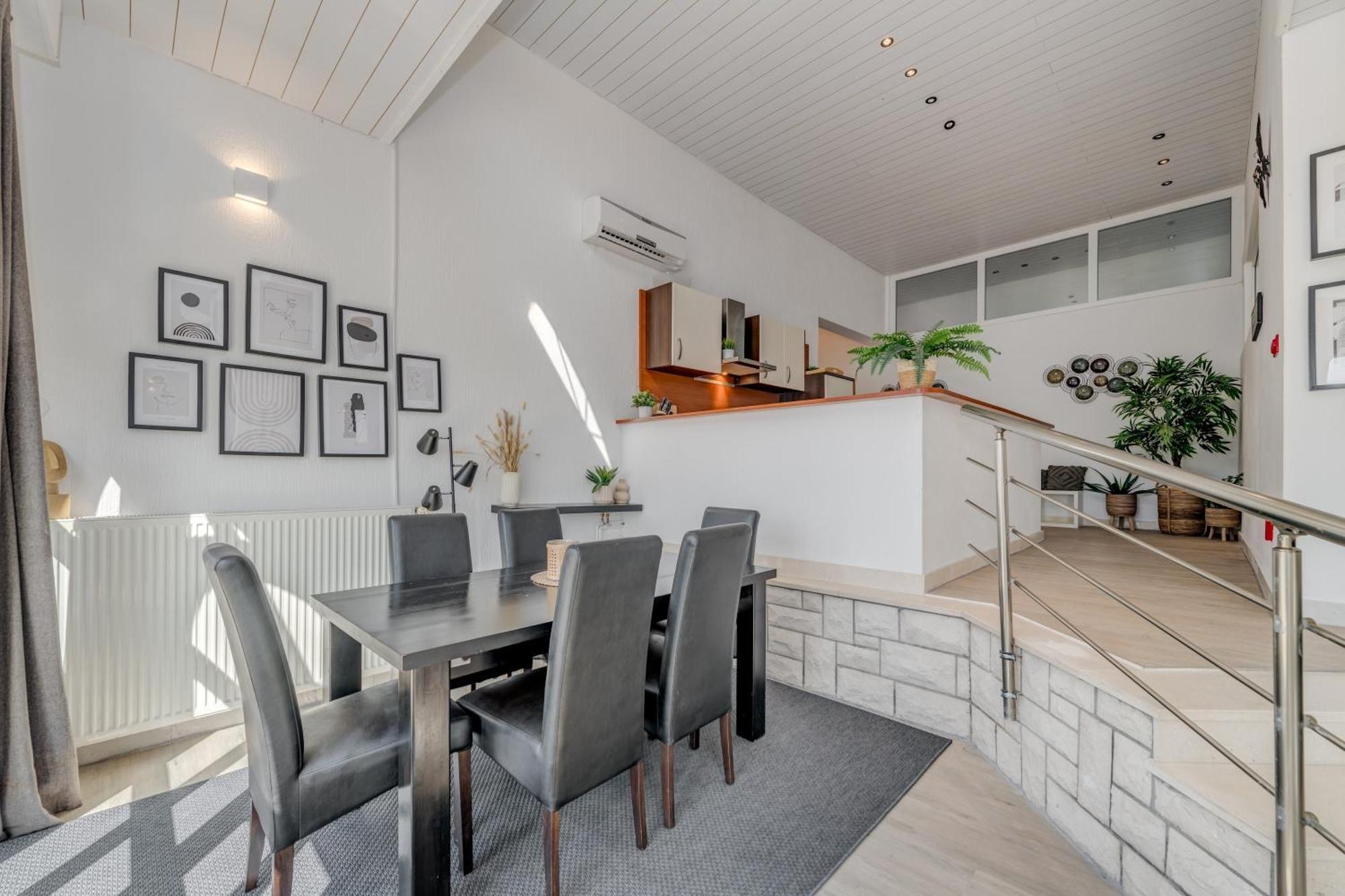 Apartments With Pool Vrdoljak Omis Phòng bức ảnh
