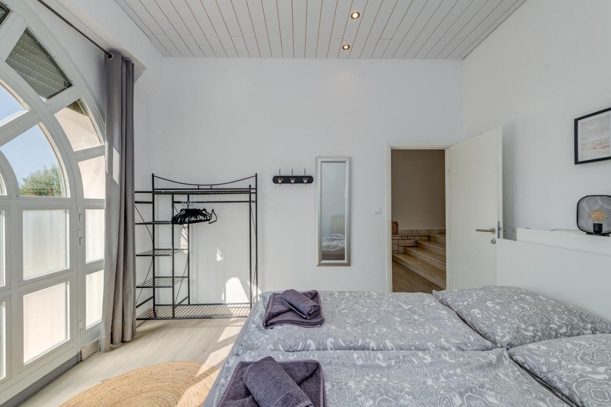 Apartments With Pool Vrdoljak Omis Phòng bức ảnh
