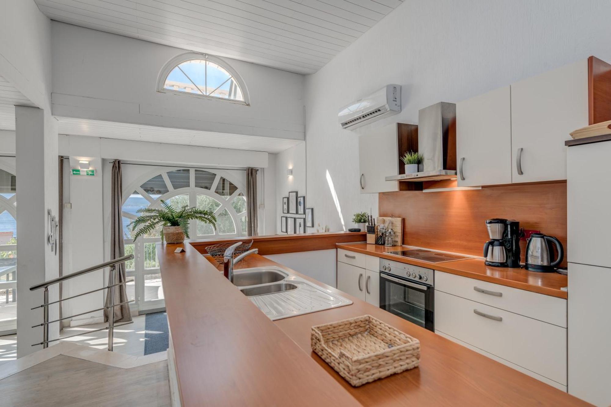 Apartments With Pool Vrdoljak Omis Phòng bức ảnh