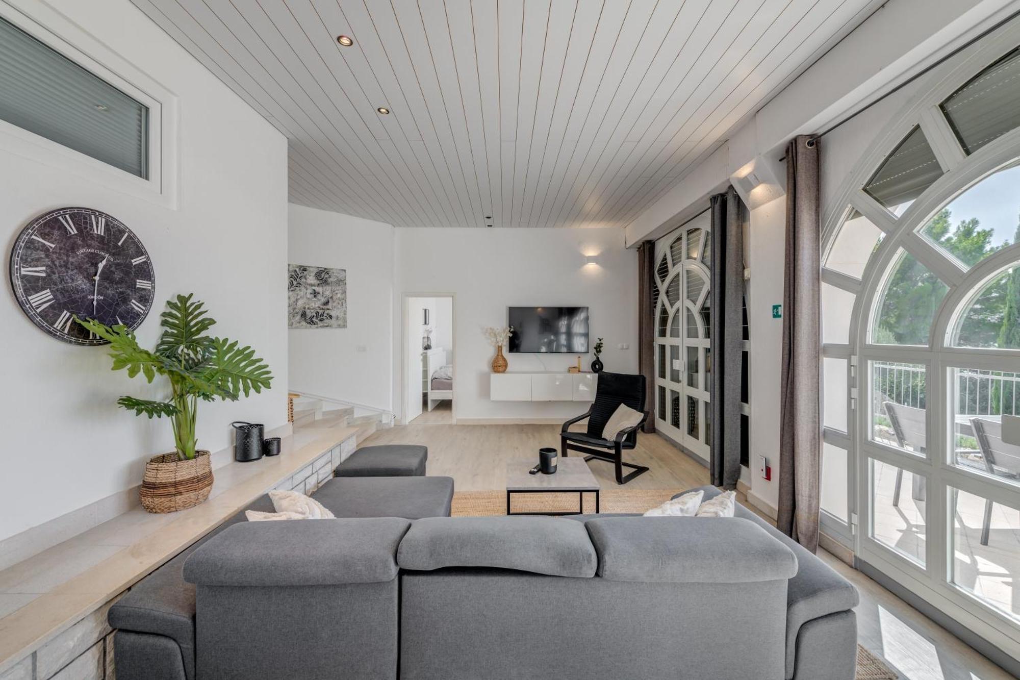 Apartments With Pool Vrdoljak Omis Phòng bức ảnh