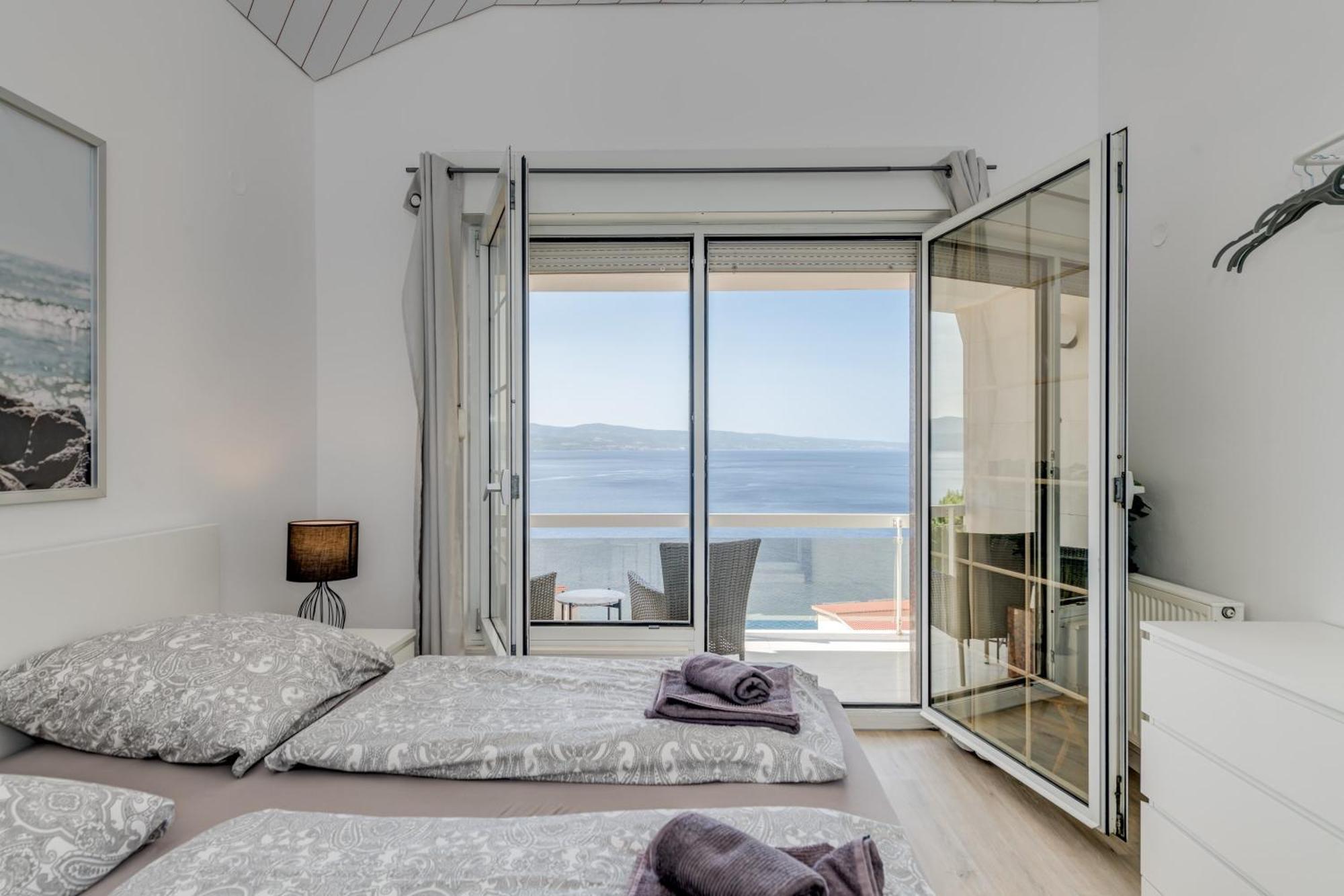 Apartments With Pool Vrdoljak Omis Phòng bức ảnh