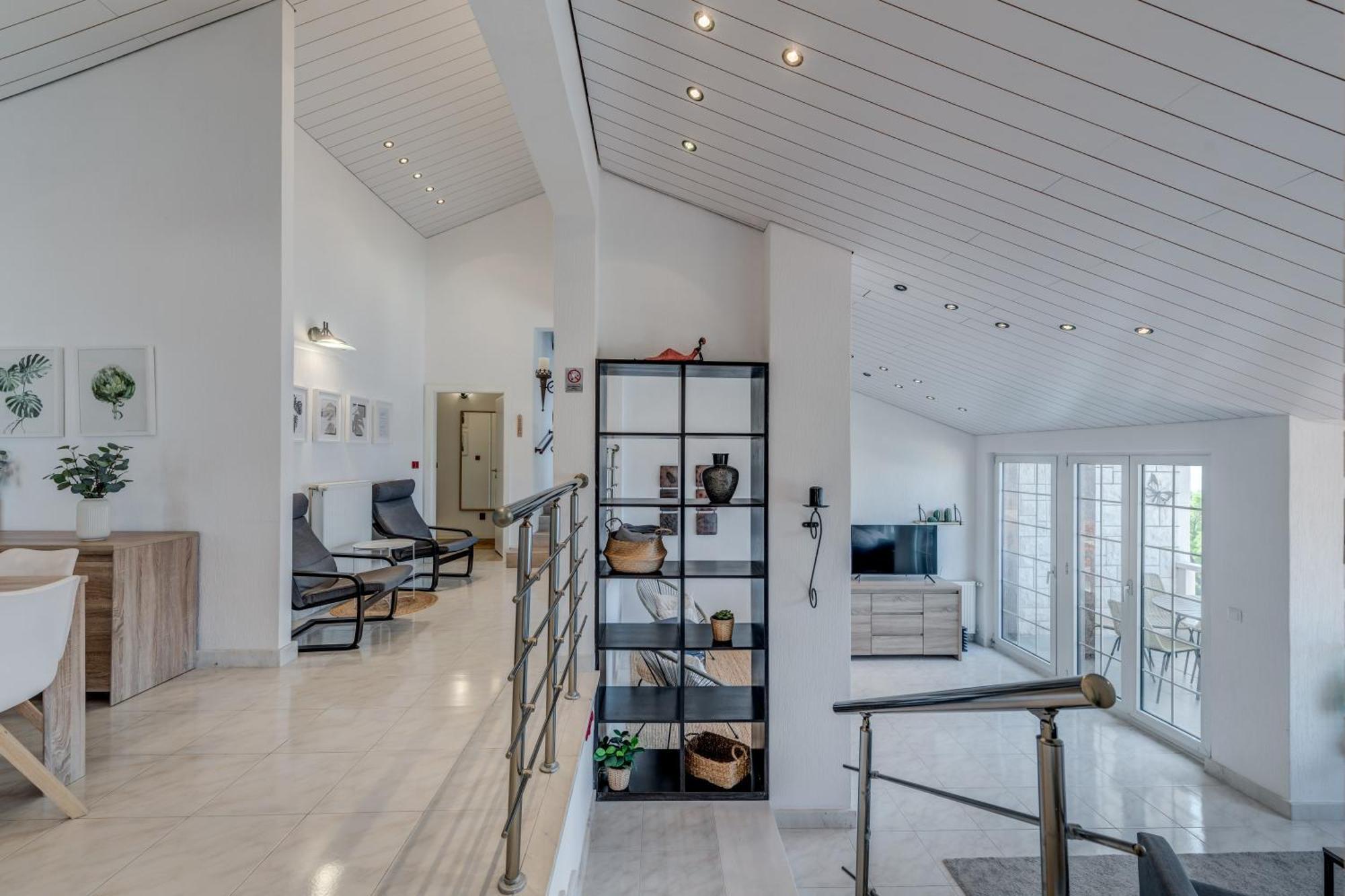 Apartments With Pool Vrdoljak Omis Phòng bức ảnh