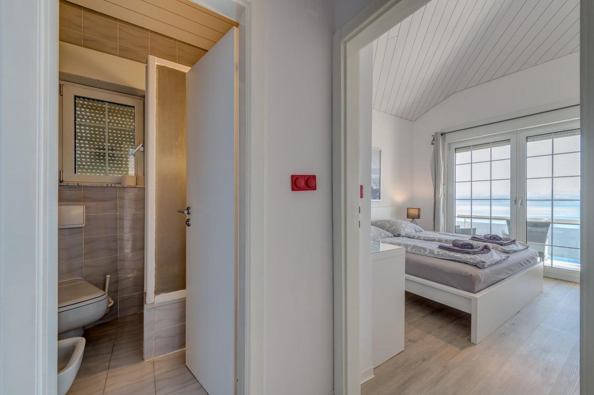 Apartments With Pool Vrdoljak Omis Phòng bức ảnh