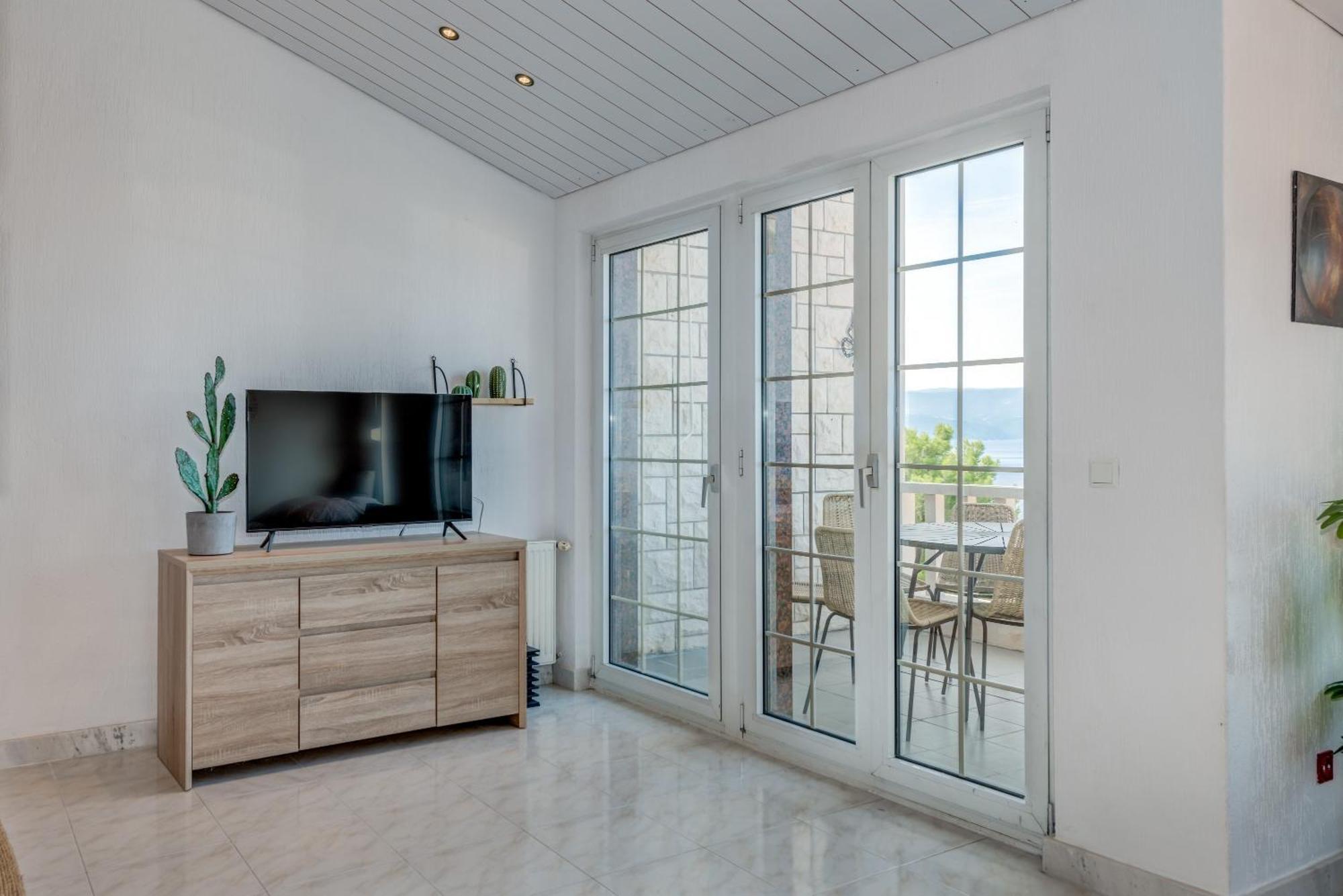 Apartments With Pool Vrdoljak Omis Phòng bức ảnh
