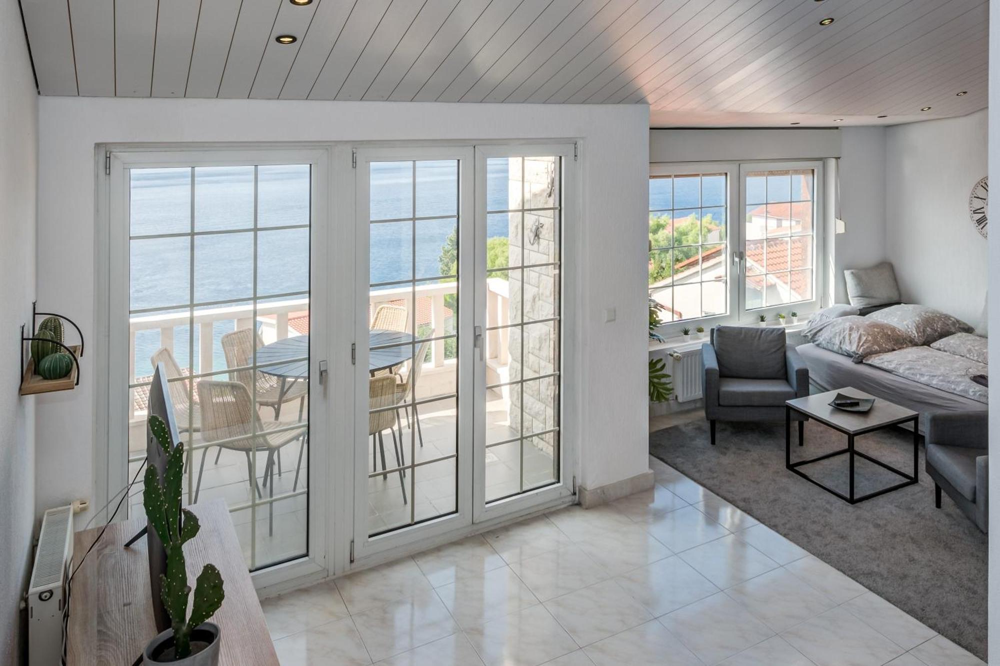 Apartments With Pool Vrdoljak Omis Phòng bức ảnh