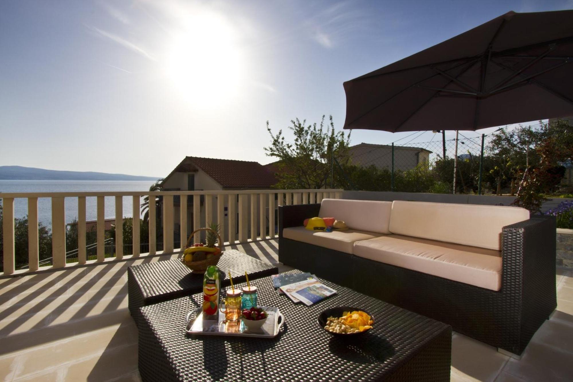 Apartments With Pool Vrdoljak Omis Phòng bức ảnh