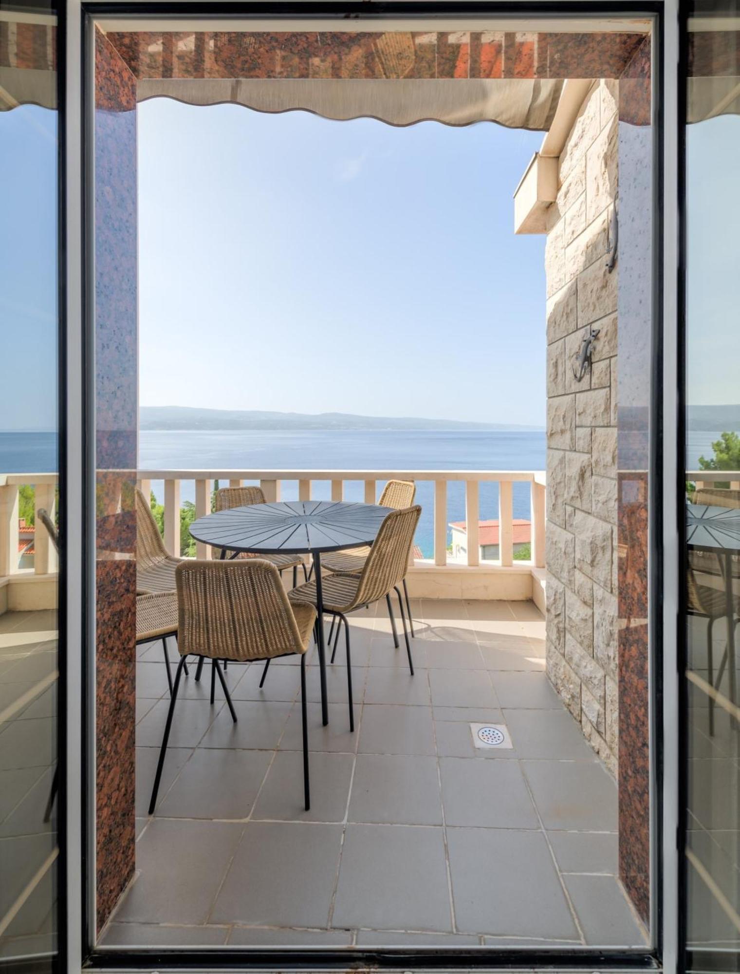 Apartments With Pool Vrdoljak Omis Phòng bức ảnh